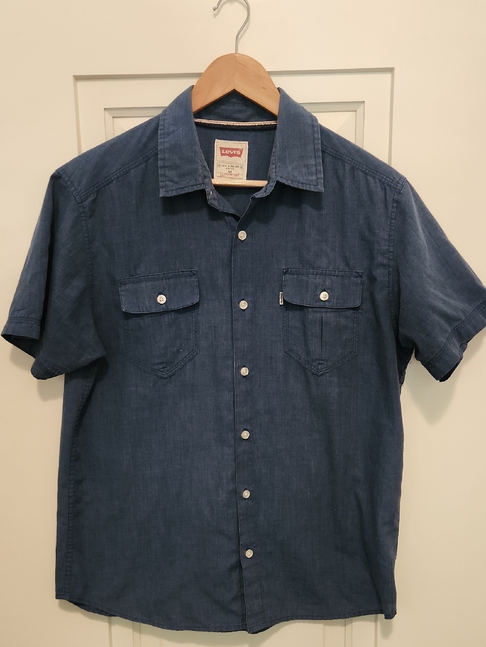 Levi's Modern Men's Short Sleeve Lightweight Denim-Style Shirt Sz M